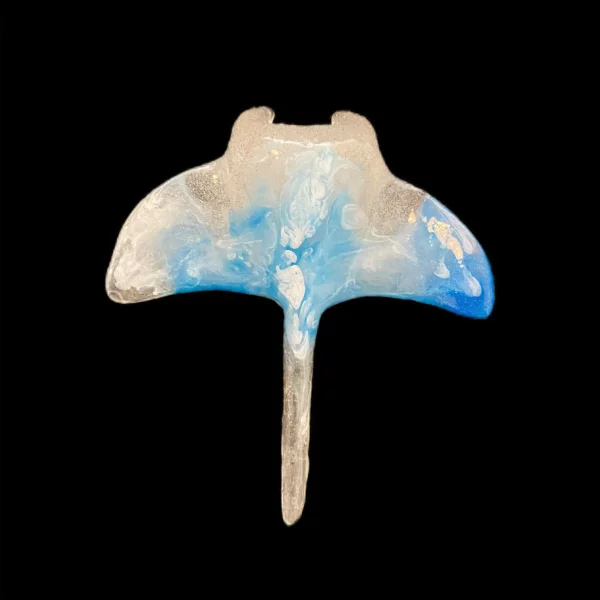 raie manta blanc et bleu clair