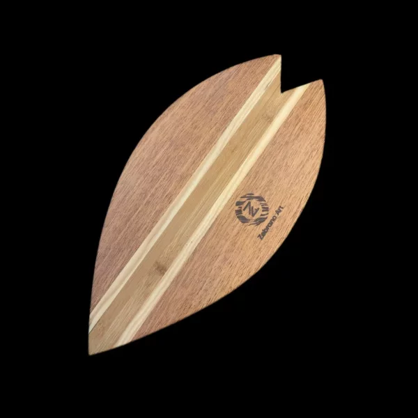 le dessous de la planche surf maori avec signature ZA