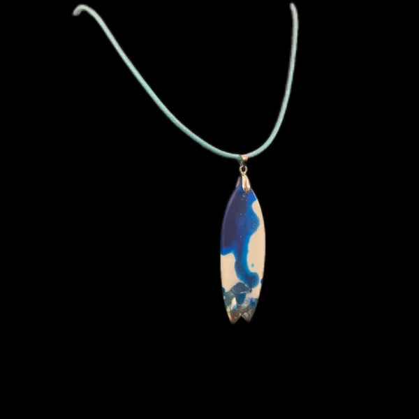 pendentif dessous ailerons surf fond noir