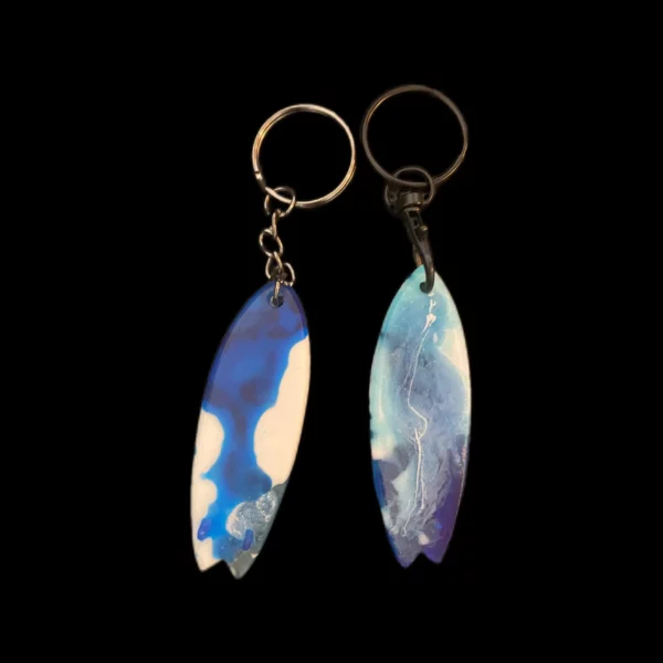 deux porte clefs surf coloris bleu