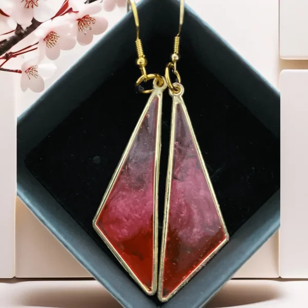 zoom sur les boucles rouge cerise dégradées