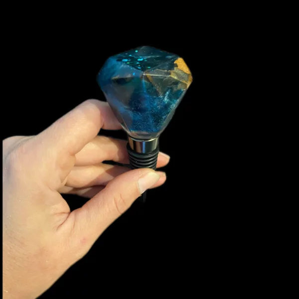 Bouchon diamant tenu dans la main